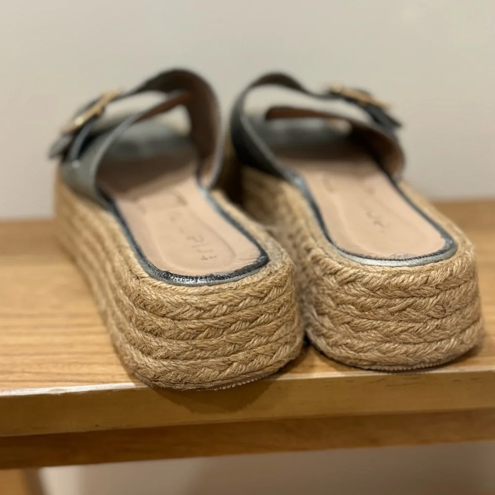 trianimi Platform size 38 / pair of silver espadrille sandals with a gold buckle
